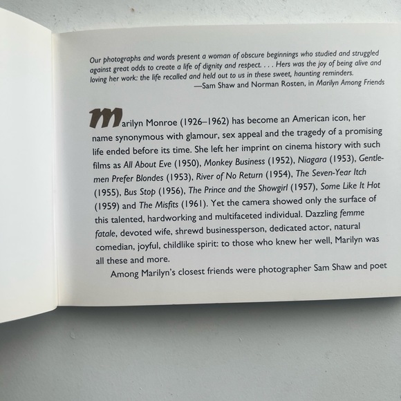 Marilyn Monroe book of postcards - Picture 4 of 8